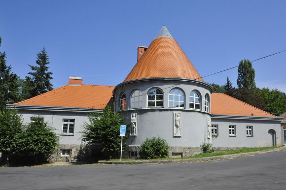 u163
